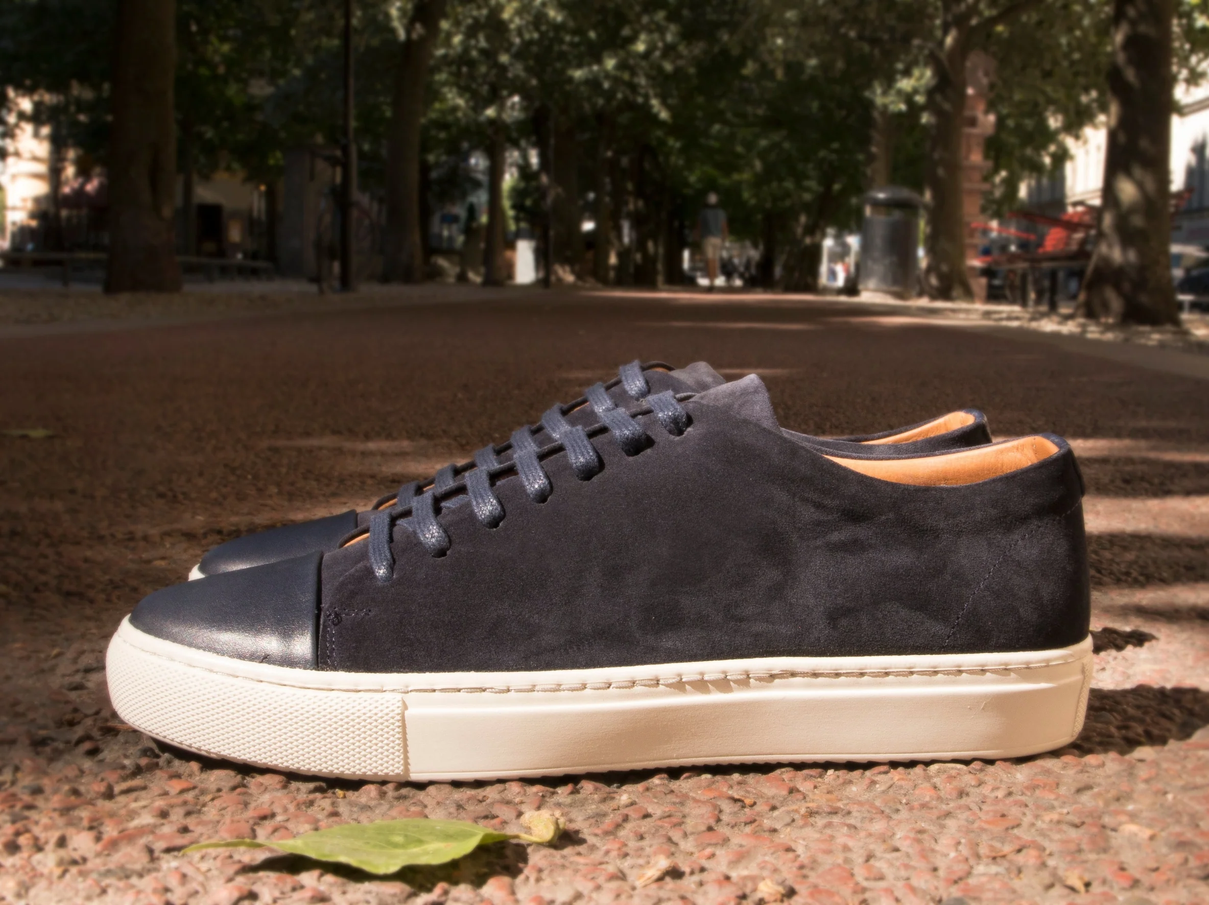 Anton suede navy - Image 6