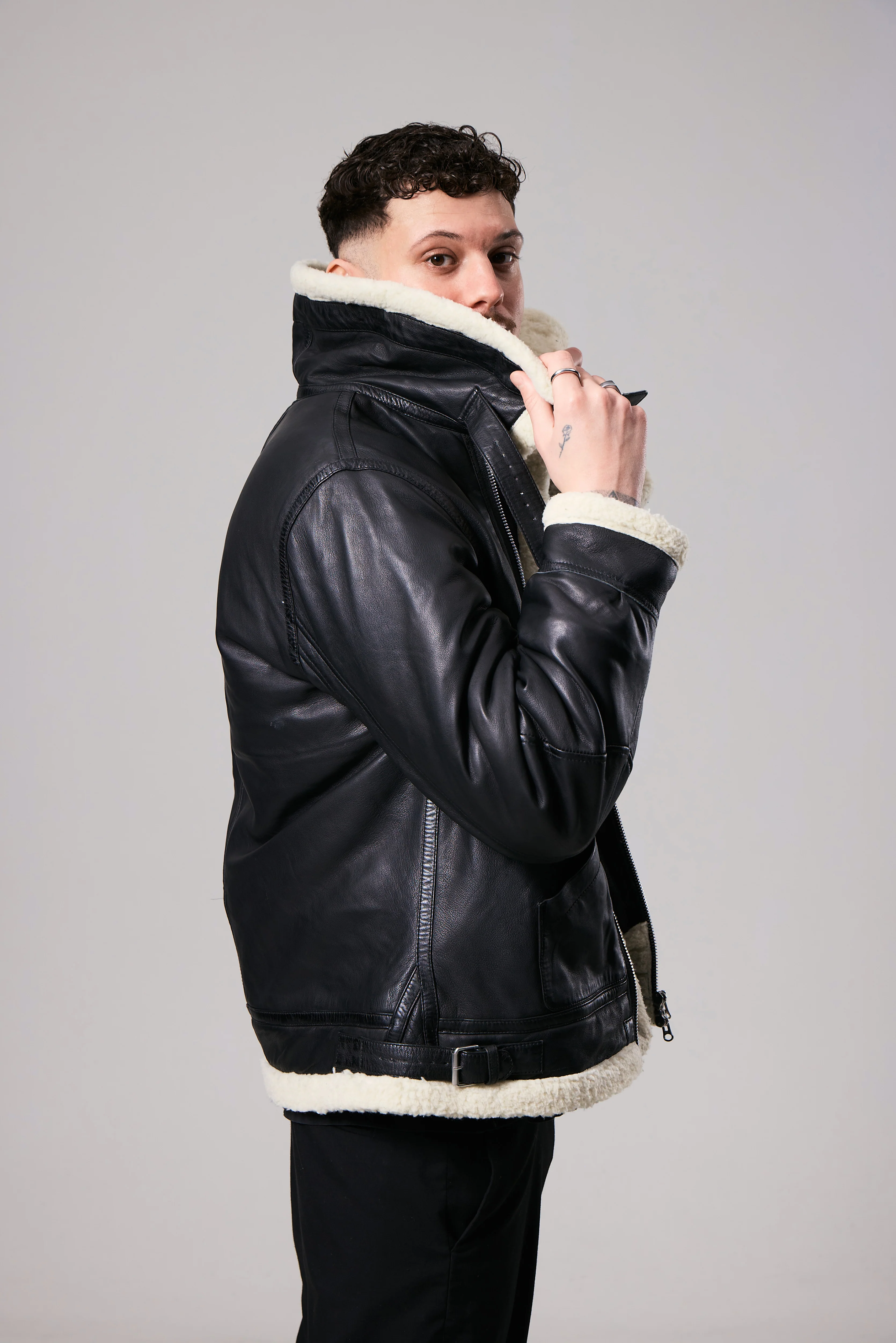 Burt leather black - Image 4