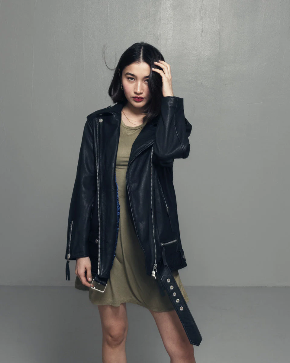 Emelie black - Image 5