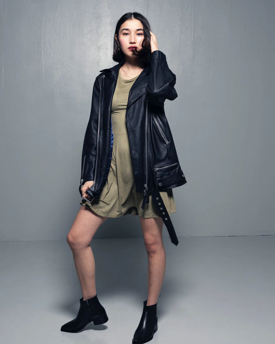 Emelie black - Image 8
