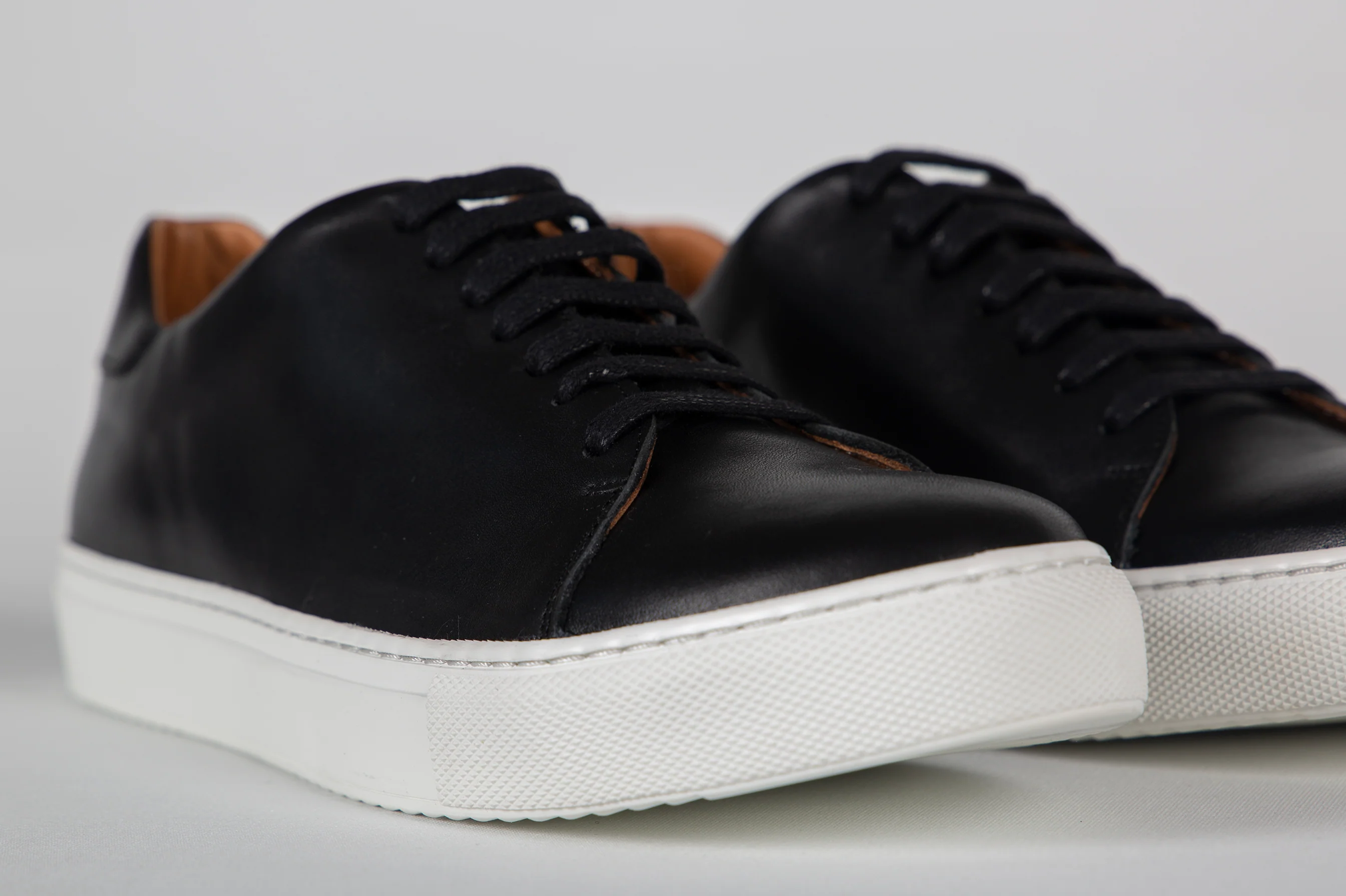 Henry Black White - Image 6